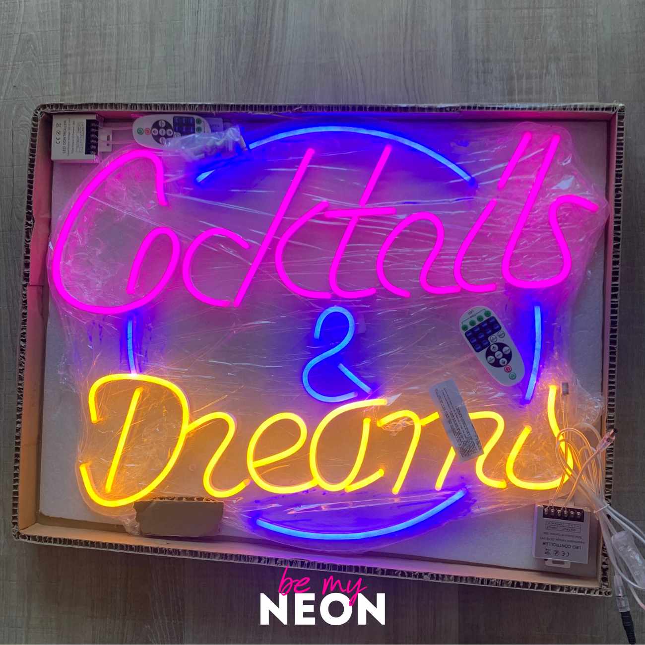 "Cocktails & Dreams" LED Neonschild